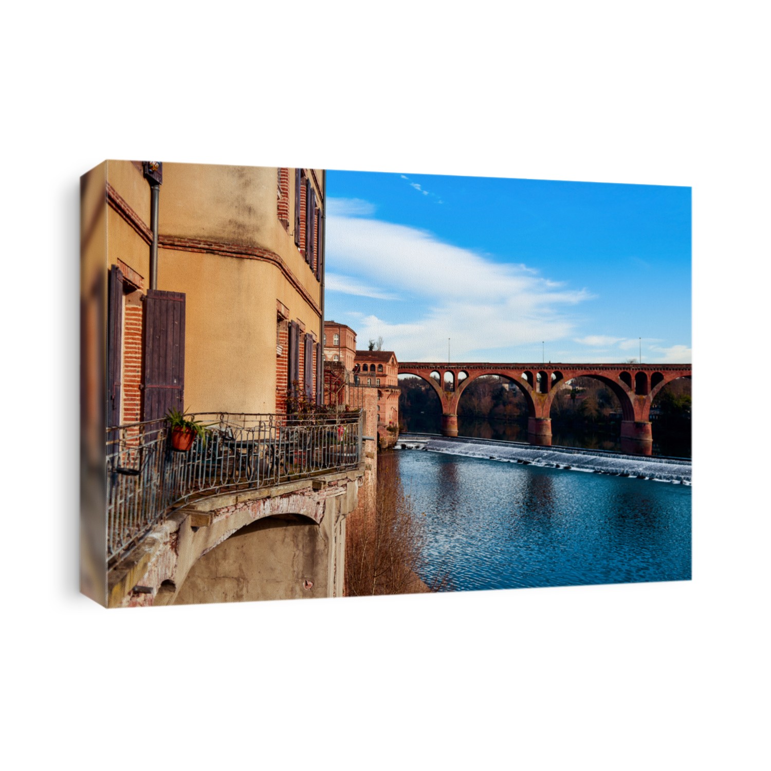 a view of the Tarn River as it passes through Albi, in France, with the Pont Neuf bridge in the background